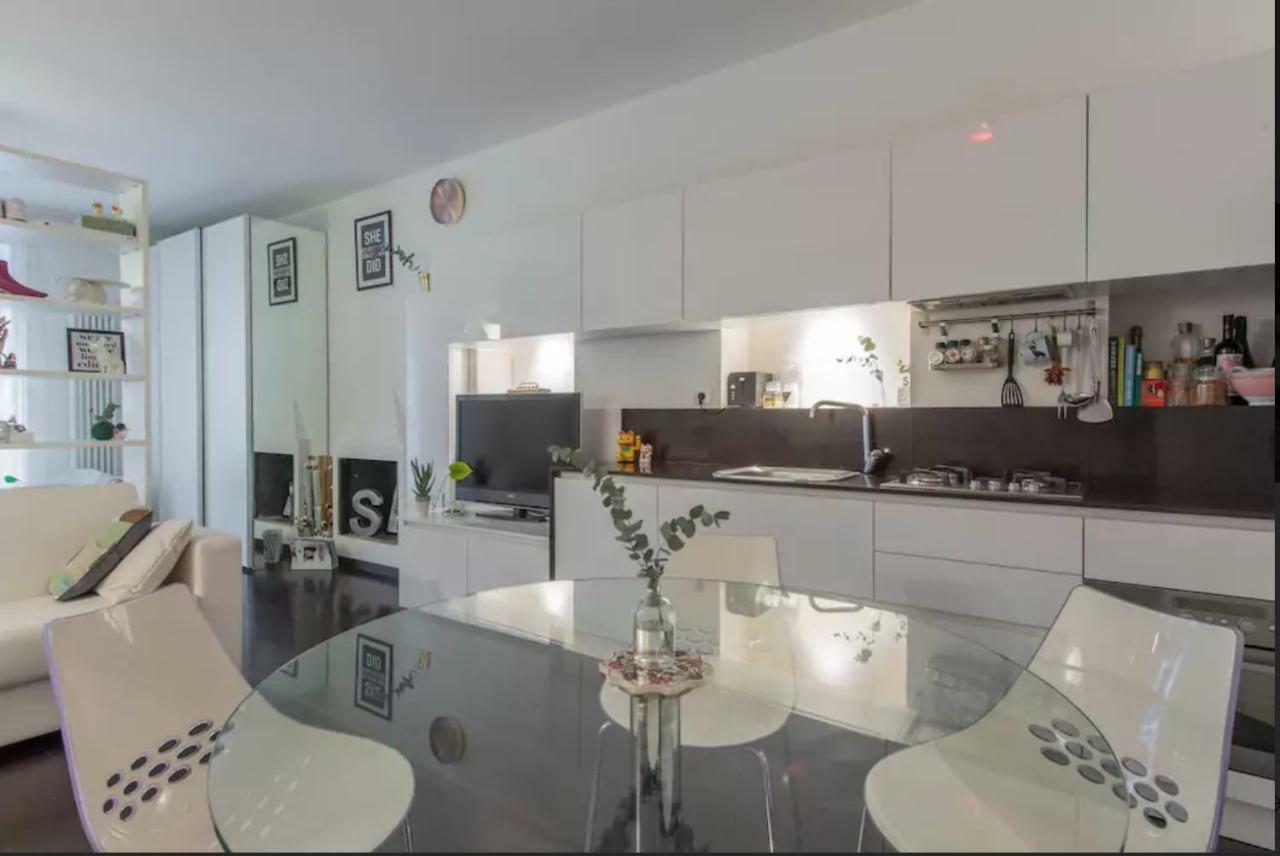 Lovely Apartment In The Heart Of Милано Екстериор снимка