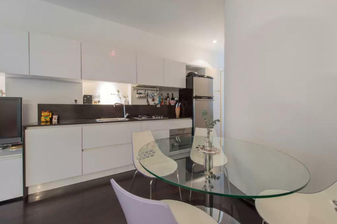 Lovely Apartment In The Heart Of Милано Екстериор снимка