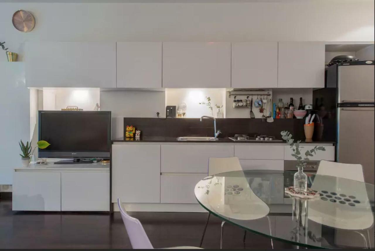 Lovely Apartment In The Heart Of Милано Екстериор снимка