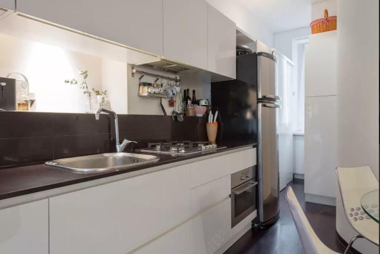 Lovely Apartment In The Heart Of Милано Екстериор снимка